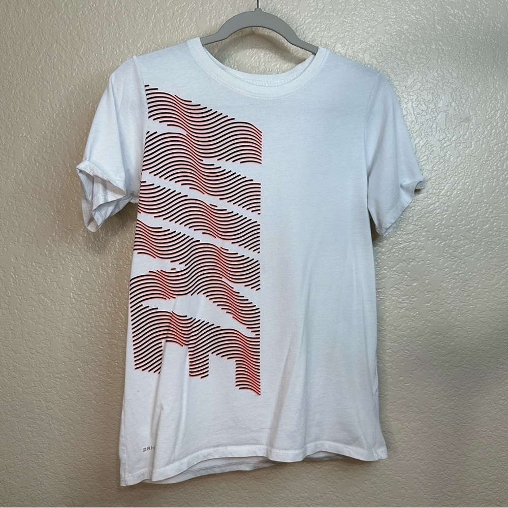 Boys Nike short sleeve T-shirt size XL white with orange logo active wear